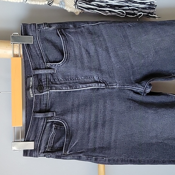 Aritzia Denim Forum THE LOLA High Rise Skinny - Picture 3 of 13